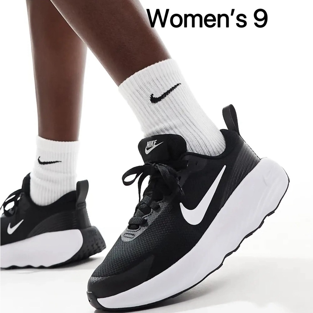Brand New Nike Promina Women’s Running Shoes “White/Black” (US9/EU40.5)